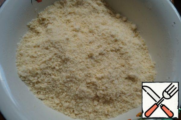 Sift the flour, add the baking soda and butter. Grind into a crumb.