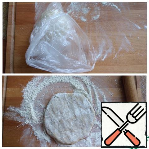 Take the dough out of the refrigerator and spread it on the dusty work surface. we need to roll it out in a thin layer ~0.5 cm.