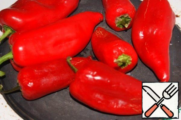 Pepper is baked in the same way, but do not pierce.