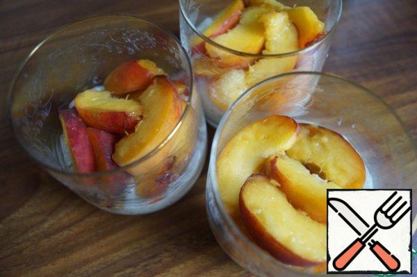 Take cups or cremans and fill with 1/3 of the pudding. Top with peaches.