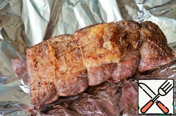 Wrap the finished meat in foil and leave to Mature for 15 to 30 minutes.