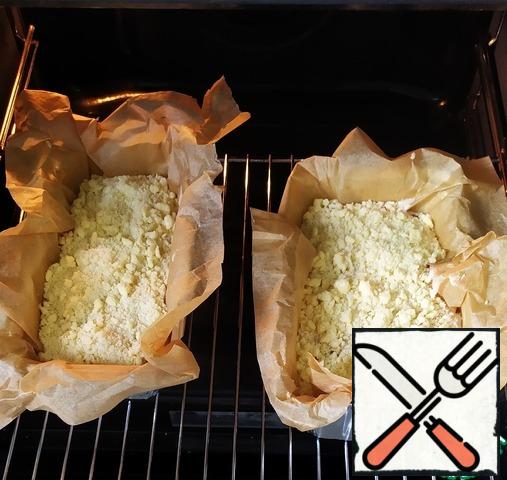 Bake for 60-70 minutes in a preheated oven at a temperature of 170-175 degrees.