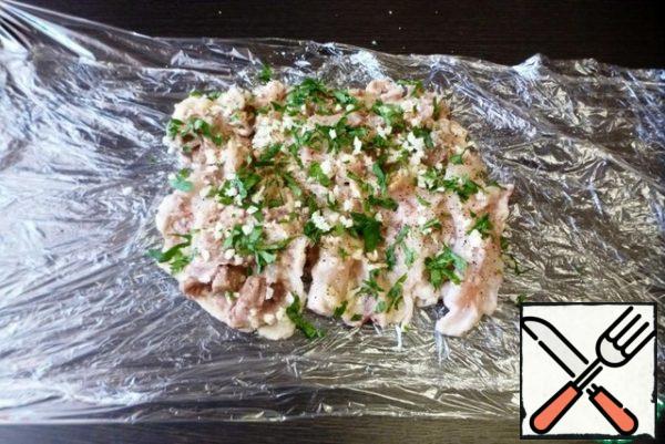 Sprinkle with chopped garlic and parsley.