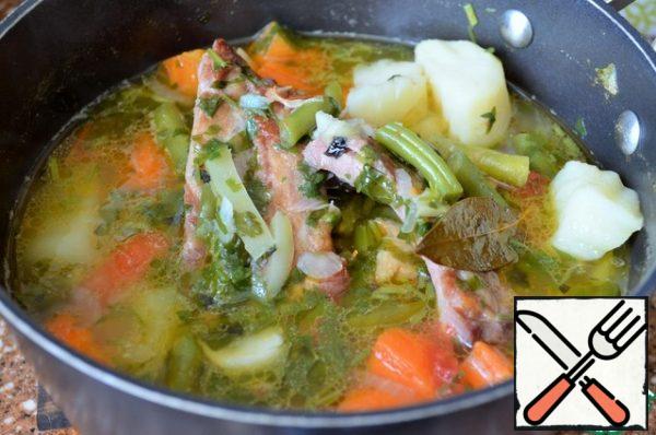 Allow to boil, hold for a couple of minutes and remove from the heat.