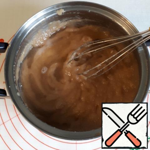 Add gelatin to the mass, mix well.