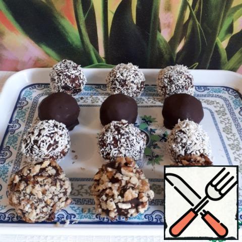 Frozen sweets are coated with chocolate, if desired, they can be sprinkled with nuts or coconut shavings. Grilling sweets put in the refrigerator to freeze the chocolate.
