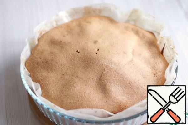 Place the form in a preheated 180-190C oven and bake until Golden brown.
Check the readiness of the pie for a dry splinter. Approximate baking time 40-50 min.