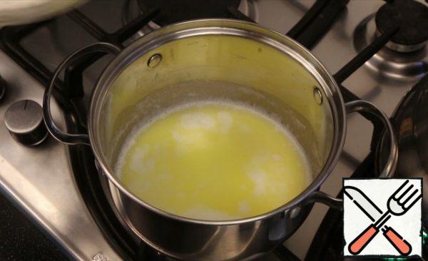 Over medium heat, bring the mass to a boil. It should just boil well, but not for long!