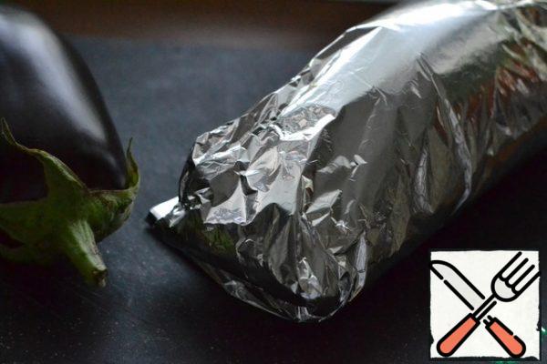 Wrap the eggplant in foil, each separately.
Fold the foil in 2 layers so that it does not burn through.