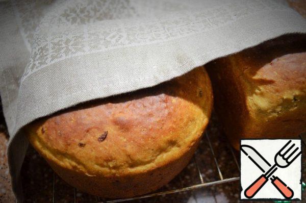 Leave the bread to cool on a wire rack, under a linen towel.