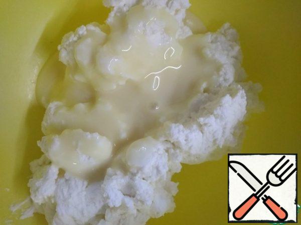 For the curd layer, beat the ingredients until smooth.
This time I had the first option.