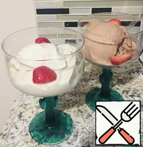 Our low-carb, sugar-free keto ice cream is ready. Bon Appetit!