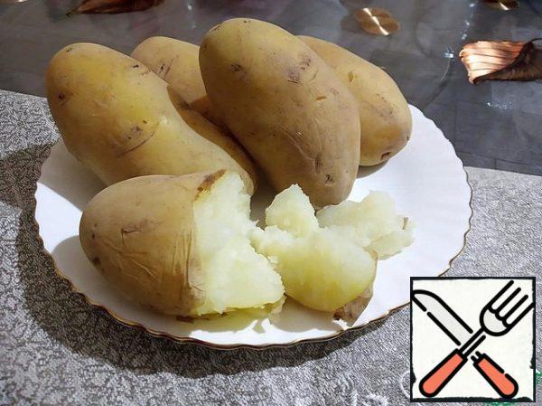 Potatoes are thoroughly washed and boiled in slightly salted water until ready.