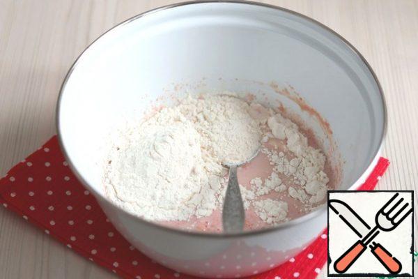 Then add 2 tablespoons of flour. Mix until well blended. Cover the bowl with a towel or wrap it with cling film and put it in a warm place to dissolve the yeast.