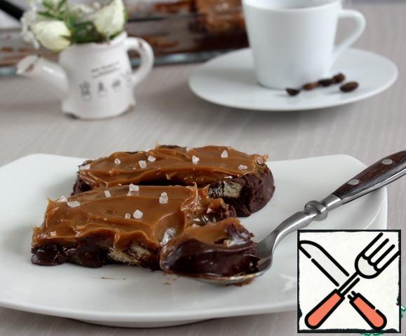 Fudge can be prepared hard, like candy iris or slightly softer, like mine, for a softer option, add a couple of tablespoons of cream to the melted chocolate and the Fudge will be creamy and softer. Well, sooo delicious!A slice for coffee or tea, mmm...