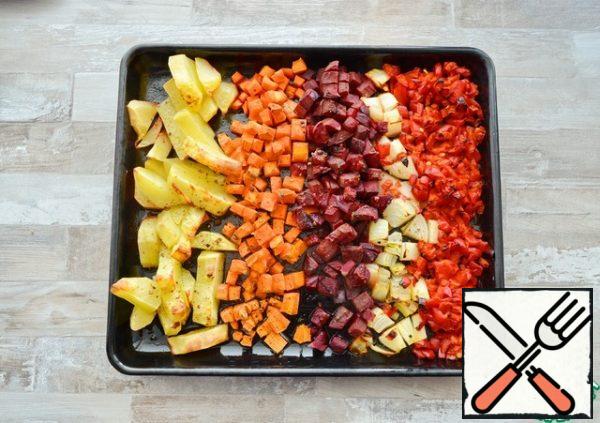 Bake at 180°With about 40-50 minutes. Be guided by the color of the vegetables, they should be slightly browned and become soft.

Do not turn off the oven!