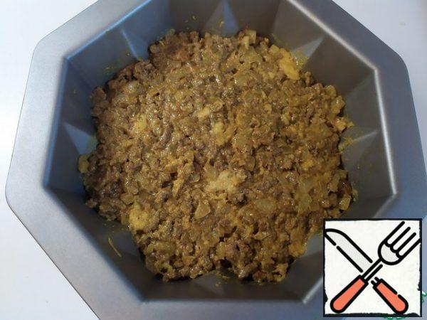 Transfer the minced meat to a baking dish.