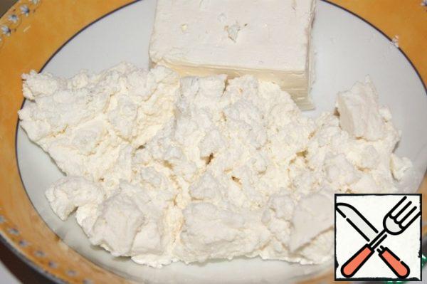 Mash the cottage cheese and feta cheese well with a fork and mix. Try it and add salt if necessary.
