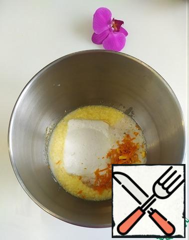 Add sourdough, cottage cheese (200 g), salt, sugar (80 g), orange zest. Beat with a mixer.