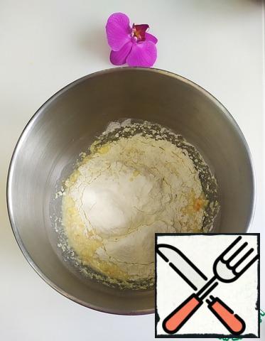 Add the sifted flour and knead the dough. Add vegetable oil.