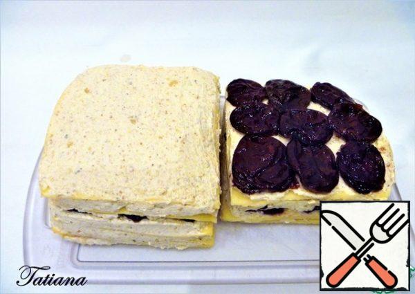 Assembling cheese sandwiches for canapes (two sandwiches with 4 layers of cheese):
Cover the Assembly surface with plastic wrap and lay it out in layers:
- slice of cheese
-a thin layer of cheese and nut paste
- slice of cheese
-a thin layer of cheese and nut paste
- dried plums (9 PCs.)
-a thin layer of cheese and nut paste
- slice of cheese
-a thin layer of cheese and nut paste
- dried plums (9 PCs.)
-a thin layer of cheese and nut paste
- slice of cheese
-a thin layer of cheese and nut paste
Repeat with the remaining cheese. You'll get two big sandwiches. Wrap the cheese sandwiches (separately) in plastic wrap and put them in the refrigerator for 10-12 hours. (day).