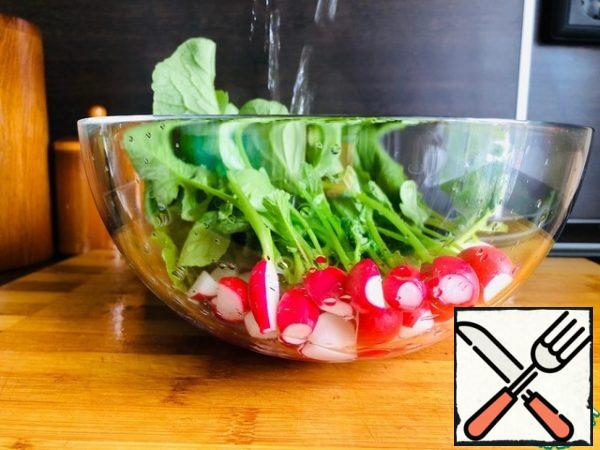 Transfer the prepared radish to a bowl and pour boiling water, leave for 1 min. Then we drain the water.
