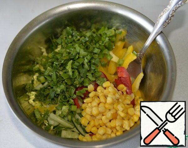 Mix all the ingredients of the salad, add canned corn, chopped coriander and green onions.