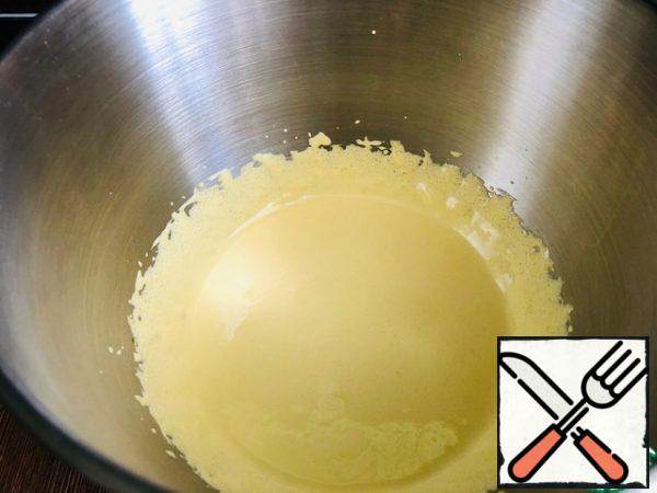 The mass should become dense, increase in volume and turn white. Whisk for about 5 minutes. Then add 3 tbsp of boiling water and mix.