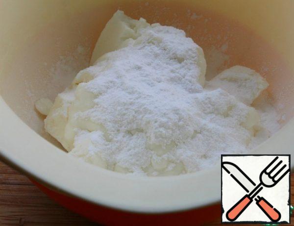Dissolve the gelatin in 70 ml of water.
Put yogurt, powdered sugar (focus on your taste), cottage cheese in a bowl and beat well with a mixer.