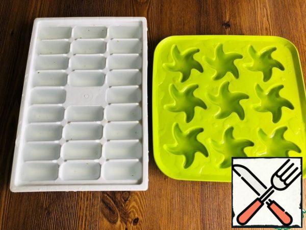 Pour the water into ice molds. Remove to the freezer until completely solidified.