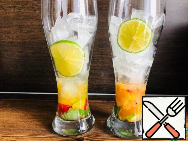 Fill the glasses with prepared flavored ice.