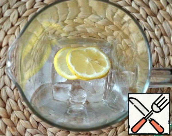 Before serving, put ice (optional) and sliced lemon in the carafe, and strain the tea through a strainer.