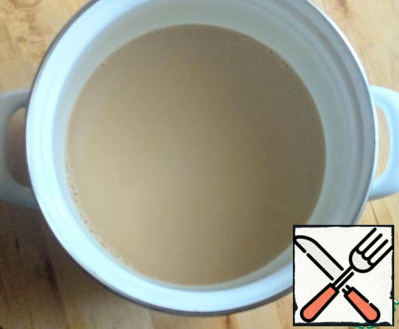 In a saucepan, combine cream (it is better to use 33%, but you can also use 20%), coffee, sugar and gelatin. Heat to a maximum of 60 degrees, stirring constantly with a whisk, until the gelatin dissolves. Allow to cool slightly.