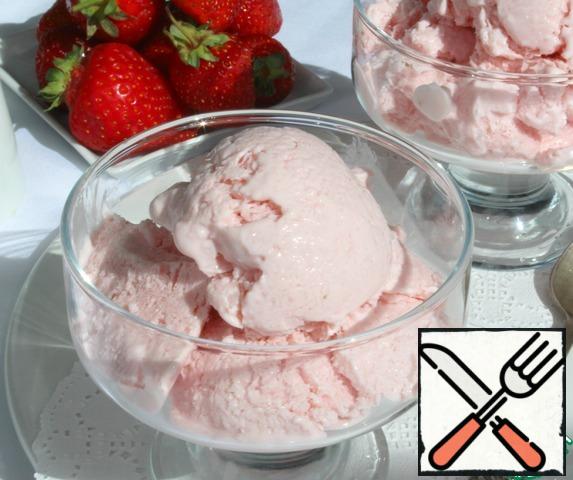 After 12 hours in the freezer, I put the ice cream in the refrigerator for 15 minutes-to make it softer - I did not stir or beat it during the freezing process.
Spread out on the cremans and enjoy!