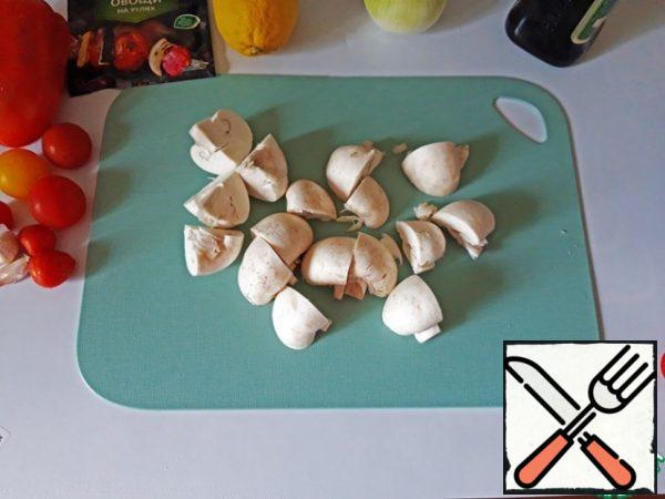 Cut the mushrooms into quarters or halves, if the mushrooms are small.