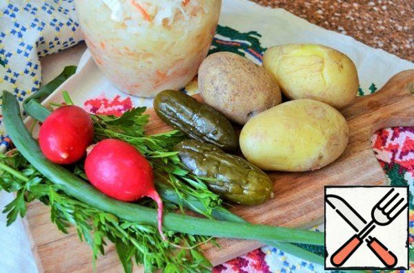 Cook the potatoes in advance and cool them. Prepare all the food.
