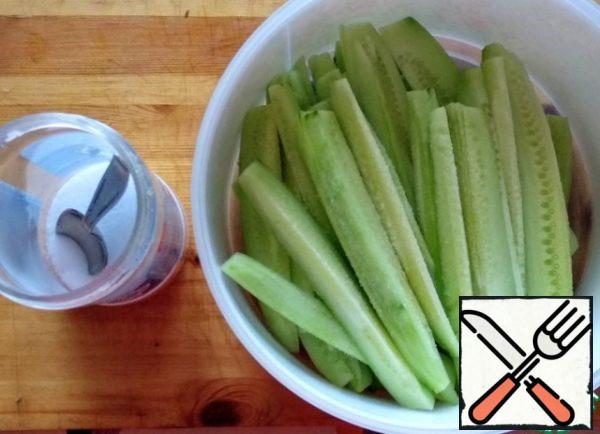 Put the cucumbers in a bowl, add salt, mix and leave for 5 minutes.