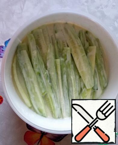 Pour the sauce over the cucumbers, mix, cover and put in the refrigerator for at least 2-3 hours.