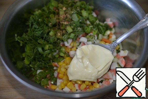 Add mayonnaise, ground pepper mixture. Stir.