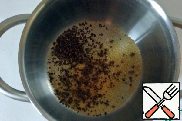 Pour gelatin and instant coffee into a saucepan.