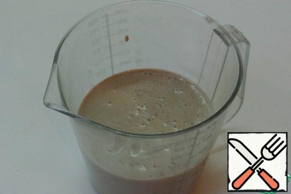 Pour in the milk with gelatin. Whip.