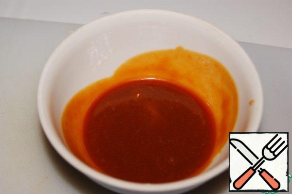 From 10 g of water and 50 g of sugar, cook the caramel. Remove the fire.