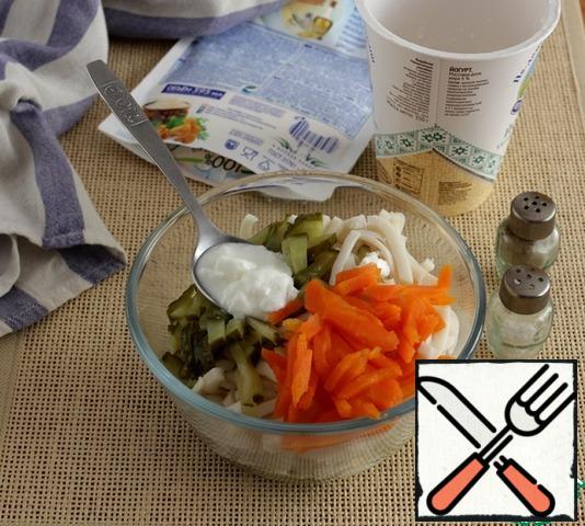 Put all the ingredients in a salad bowl, season with mayonnaise, check for salt and pepper. For those who adhere to PP, fill with yogurt.