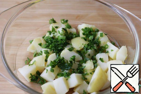 Finely chop the parsley and green onions and add them to the potatoes.
