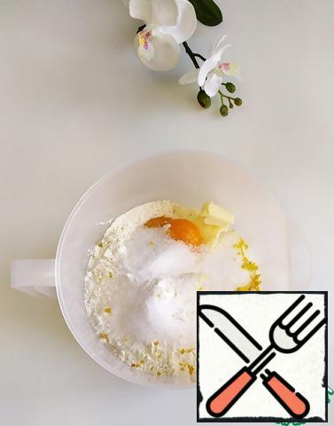 In a bowl, combine the butter (room temperature), egg, white, yolk, sugar, salt, lemon zest and flour.
