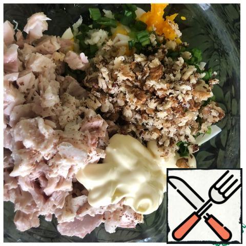 Lightly roll the walnuts with a rolling pin so that the pieces are not very small. Add mayonnaise and mix the salad. Put the salad in the refrigerator for half an hour and then serve.