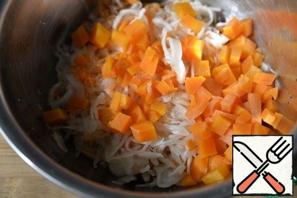 Put the cut cubes of boiled carrot.