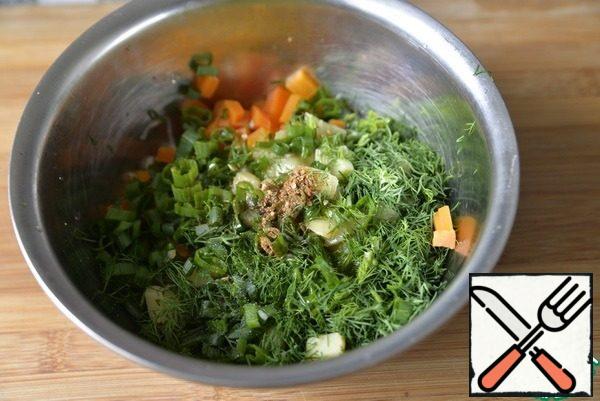 Put salt, pepper mixture, vegetable oil, mix.