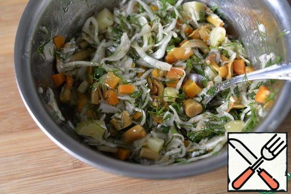 We send the salad to the refrigerator.