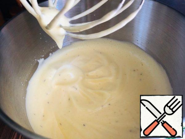 1. Prepare the sponge cake.
- In the bowl of the mixer, combine the eggs, salt, spices (Italian herbs), whisk at the highest speed of the mixer for 5-6 minutes.